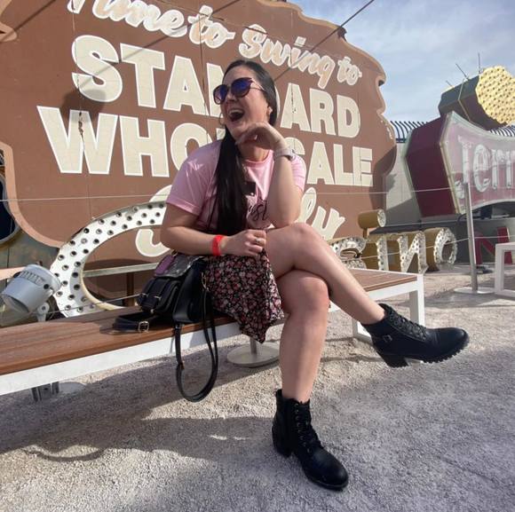 Meet your Posher, Tori - Picture 1 of 1